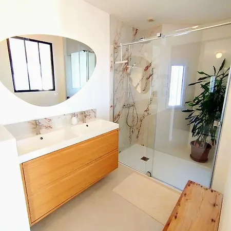 House 190 M2 - 3 Bedrooms, 2 Bathrooms Villa *